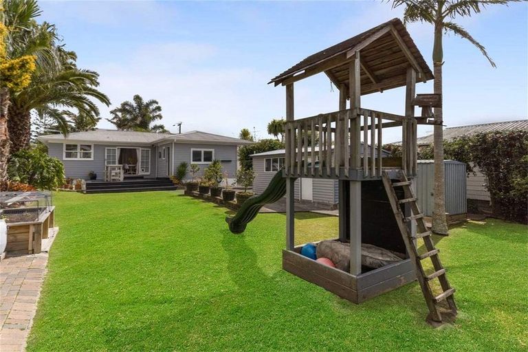 Photo of property in 253 Rangatira Road, Beach Haven, Auckland, 0626