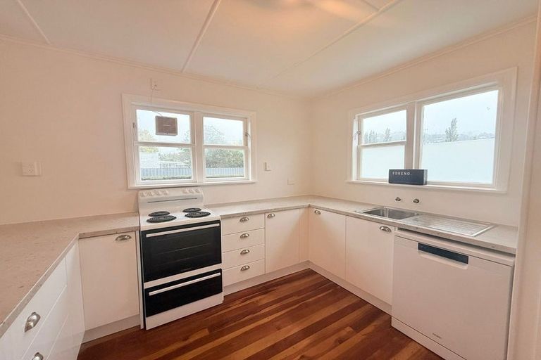 Photo of property in 6 Golf Road, Manor Park, Lower Hutt, 5019