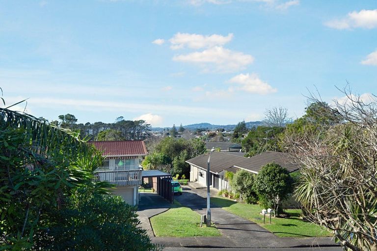 Photo of property in 28 Manhattan Heights, Glendene, Auckland, 0602