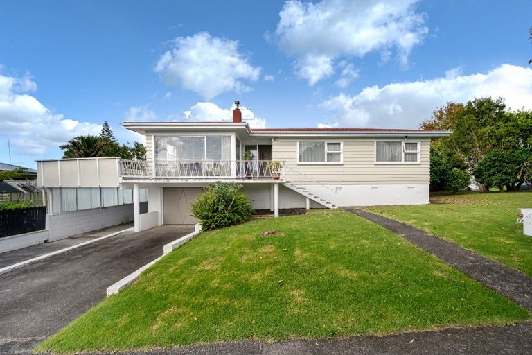 Photo of property in 125 Reeves Road, Pakuranga Heights, Auckland, 2010