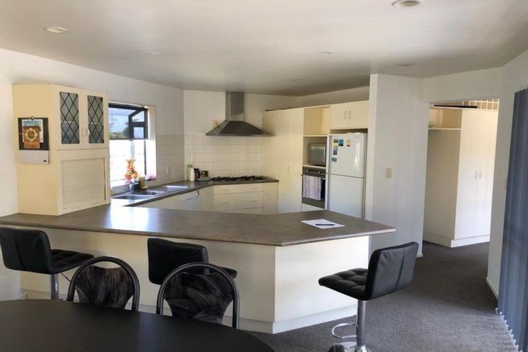 Photo of property in 18 Lobelia Rise, Goodwood Heights, Auckland, 2105