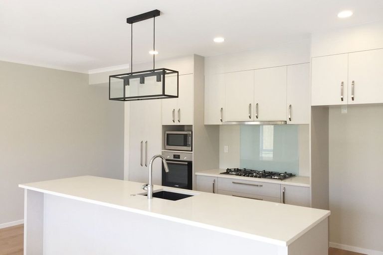 Photo of property in 29 Stitchbird Crescent, Papakura, 2110