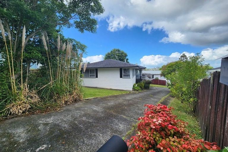 Photo of property in 1/5 Kerria Place, Sunnynook, Auckland, 0620