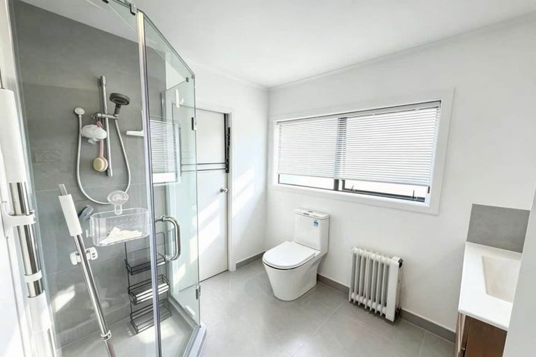 Photo of property in 52 West Harbour Drive, West Harbour, Auckland, 0618