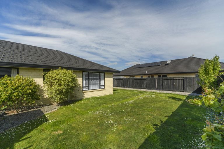 Photo of property in 4 Boston Parade, Kelvin Grove, Palmerston North, 4414