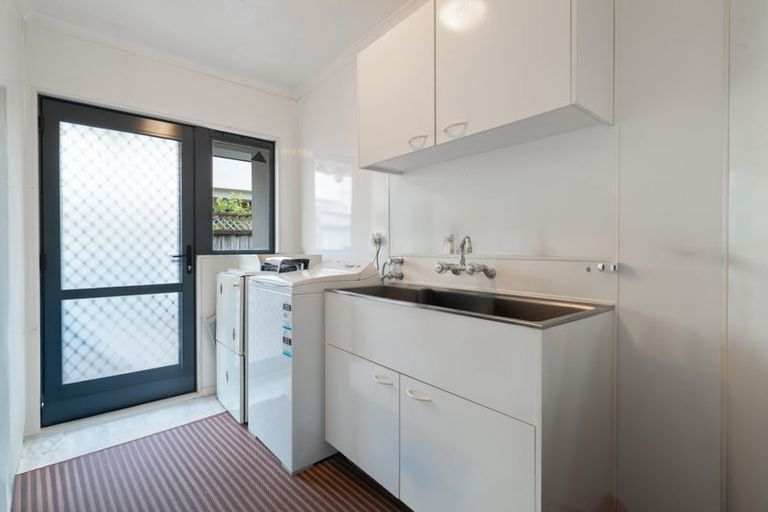 Photo of property in 56 Ribbonwood Crescent, Goodwood Heights, Auckland, 2105