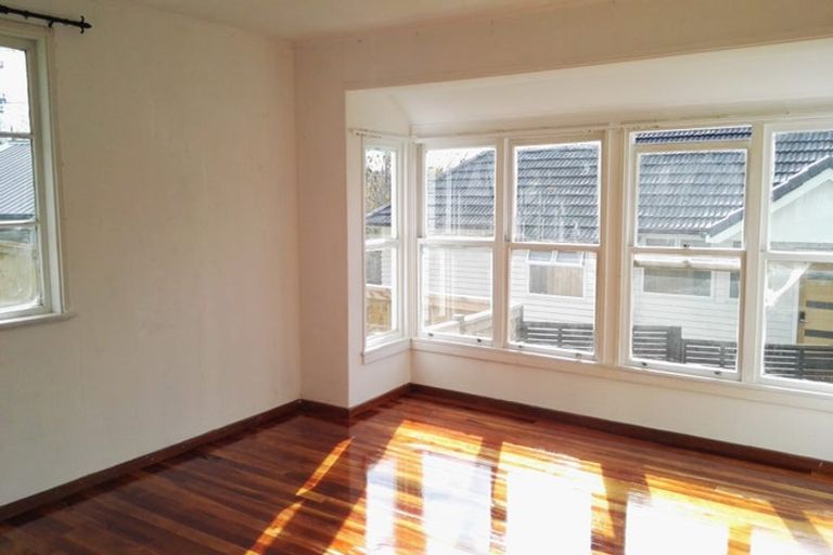 Photo of property in 3 Nutsey Avenue, Northcote, Auckland, 0627