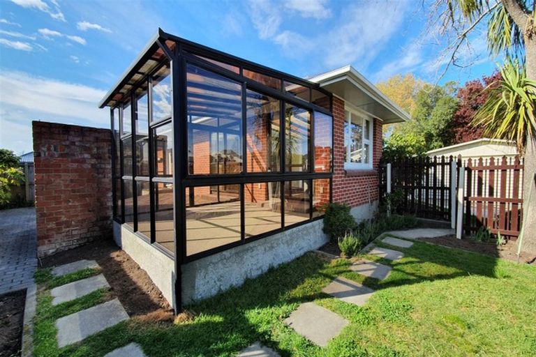 Photo of property in 1/44 Pinehurst Crescent, Russley, Christchurch, 8042