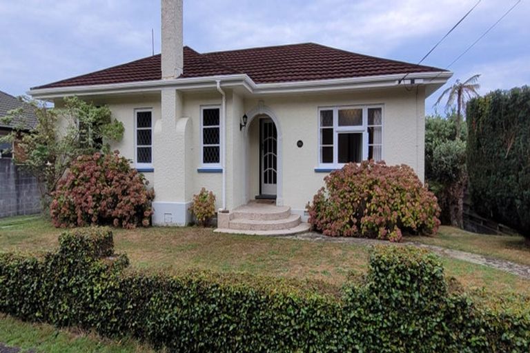 Photo of property in 32 Victoria Road, New Plymouth, 4310