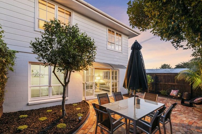 Photo of property in 2/183 Shakespeare Road, Milford, Auckland, 0620