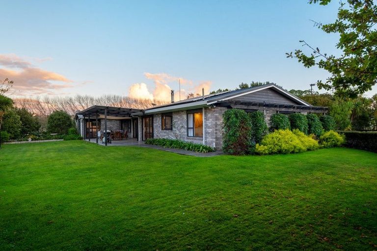 Photo of property in 1343 Kahikatea Flat Road, Kaukapakapa, 0871