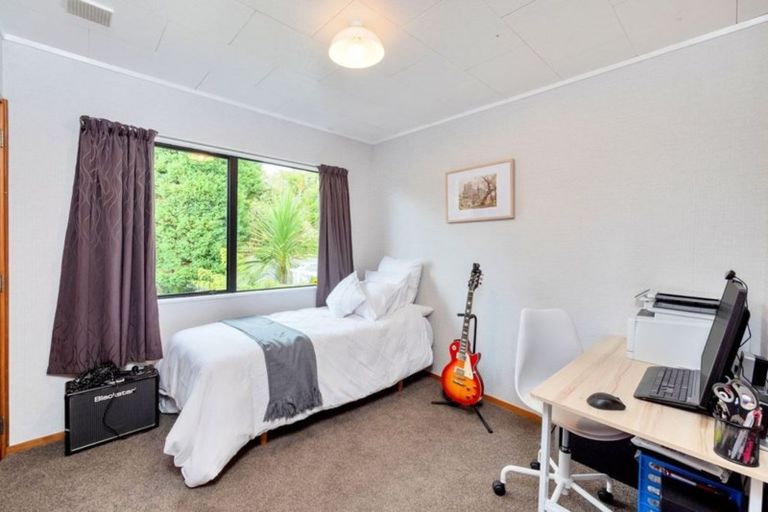 Photo of property in 50 Rhinevale Close, Henderson, Auckland, 0612