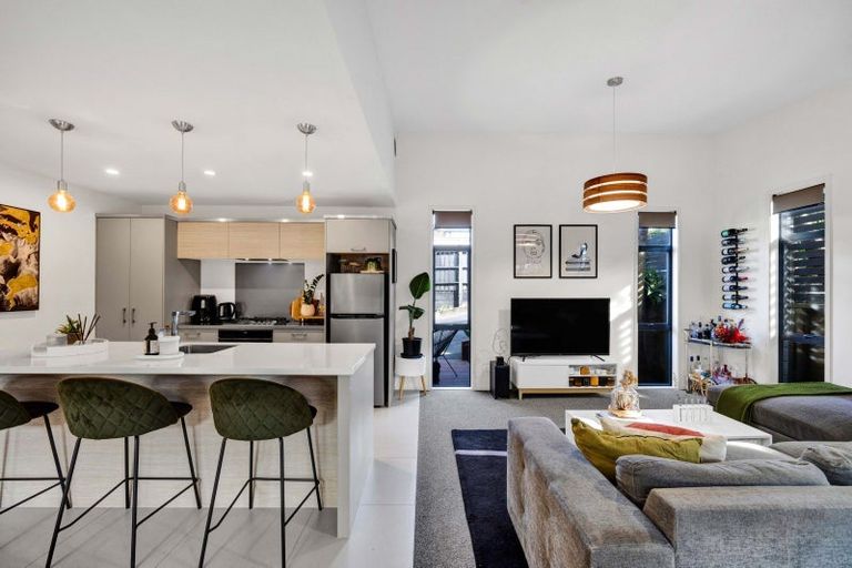 Photo of property in 113 Young Street, New Plymouth, 4310