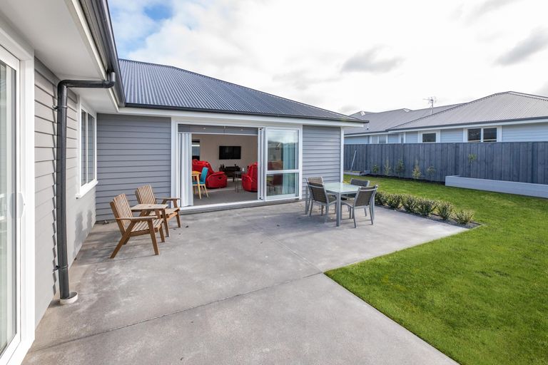 Photo of property in 31 Watkins Drive, Rangiora, 7400