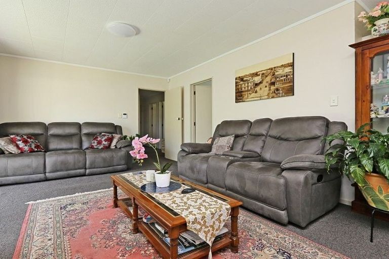 Photo of property in 2/1003 Caroline Road, Mayfair, Hastings, 4122