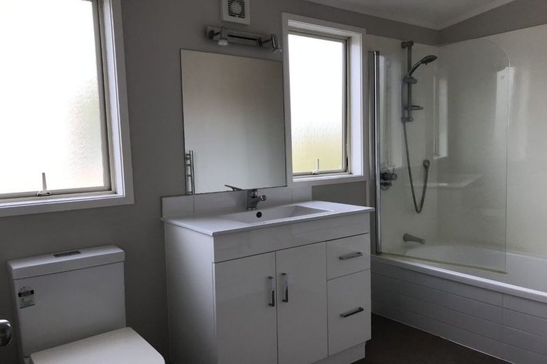 Photo of property in 2/42 Forrest Hill Road, Forrest Hill, Auckland, 0620