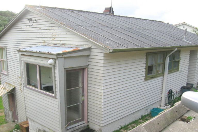 Photo of property in 18 Sidlaw Street, Strathmore Park, Wellington, 6022