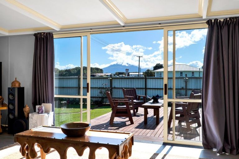 Photo of property in 10 Tauranga-a-ika Street, Manaia, 4612