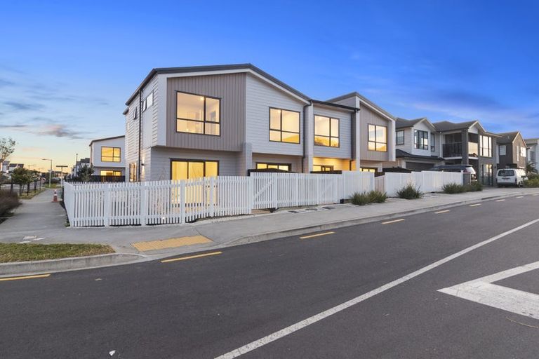 Photo of property in 17 Habitat Place, Hobsonville, Auckland, 0616