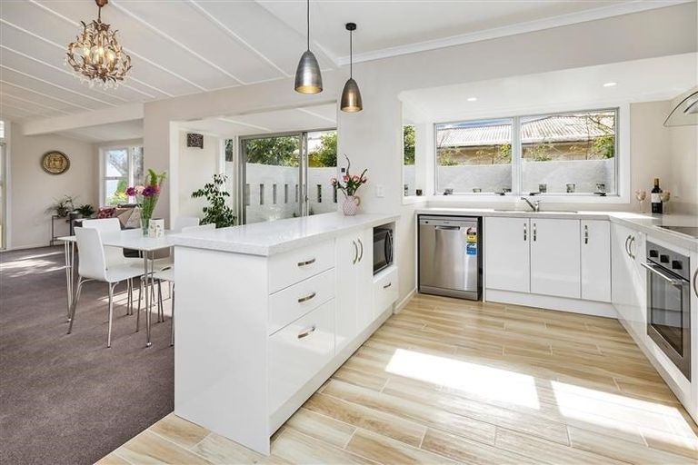 Photo of property in 102 Old Onerahi Road, Onerahi, Whangarei, 0110