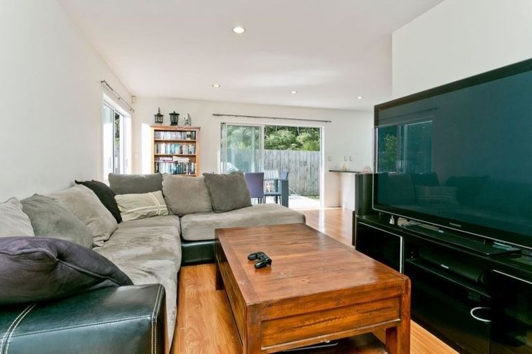 Photo of property in 74a Eskdale Road, Birkdale, Auckland, 0626