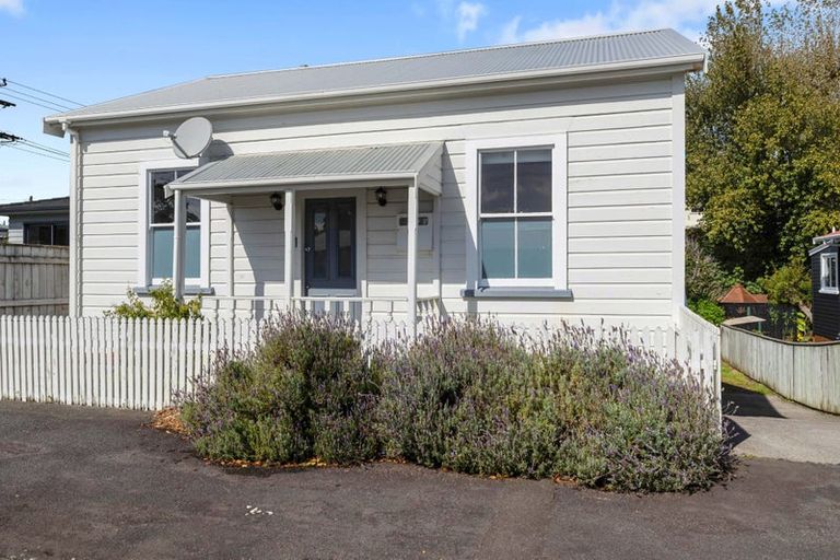 Photo of property in 1 Gaine Street, New Plymouth, 4310