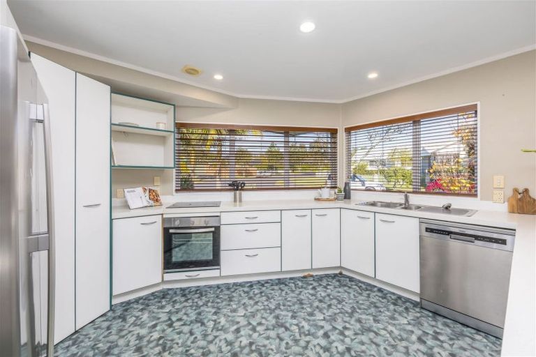 Photo of property in 11 Picasso Drive, West Harbour, Auckland, 0618