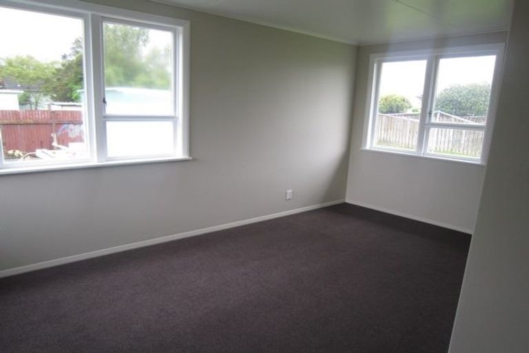 Photo of property in 11 Yeats Crescent, Fairfield, Hamilton, 3214