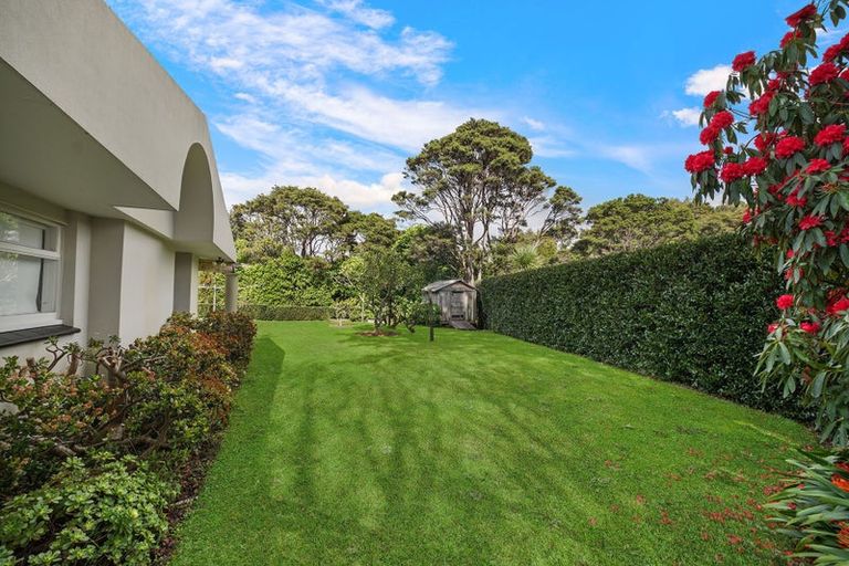 Photo of property in 9 Laingholm Drive, Laingholm, Auckland, 0604