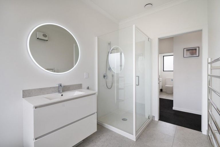 Photo of property in 18 Atlantic Drive, Fitzherbert, Palmerston North, 4410