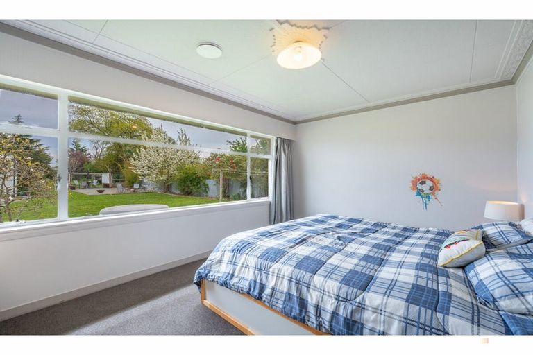 Photo of property in 30 Timaru Road, Waimate, 7924