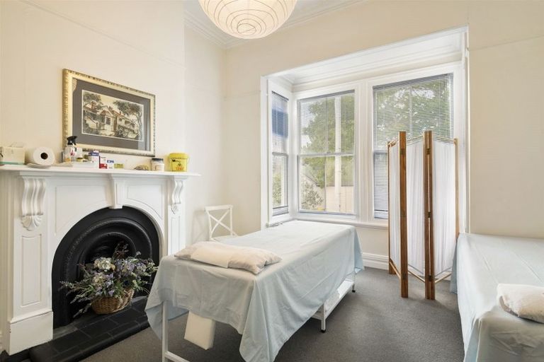 Photo of property in 235 Onewa Road, Birkenhead, Auckland, 0626