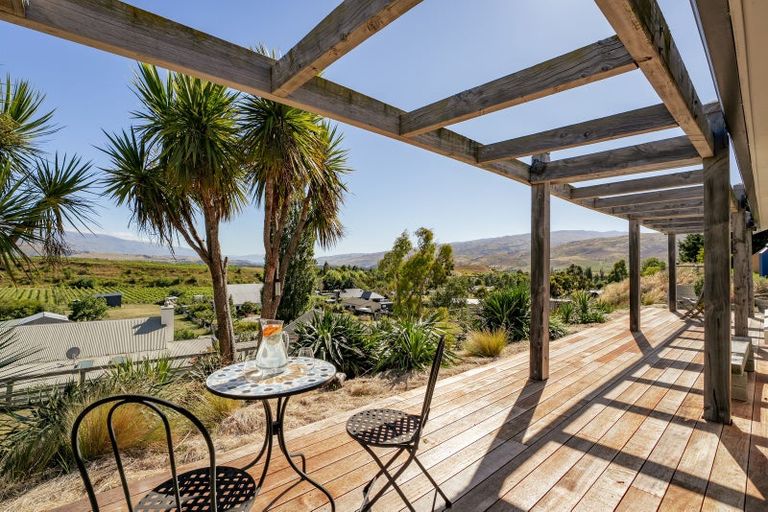 Photo of property in 32 Hall Road, Bannockburn, Cromwell, 9384