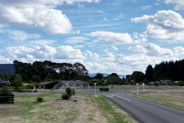 Photo of property in 8/500 Kinloch Road, Kinloch, Taupo, 3377