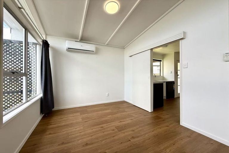 Photo of property in 23 Bellringer Road, Massey, Auckland, 0614