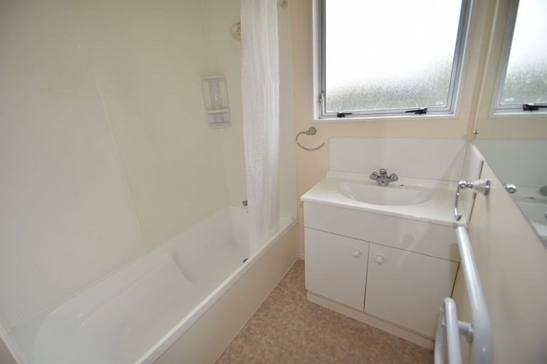 Photo of property in 2/2 Mcdowell Crescent, Hillcrest, Auckland, 0626