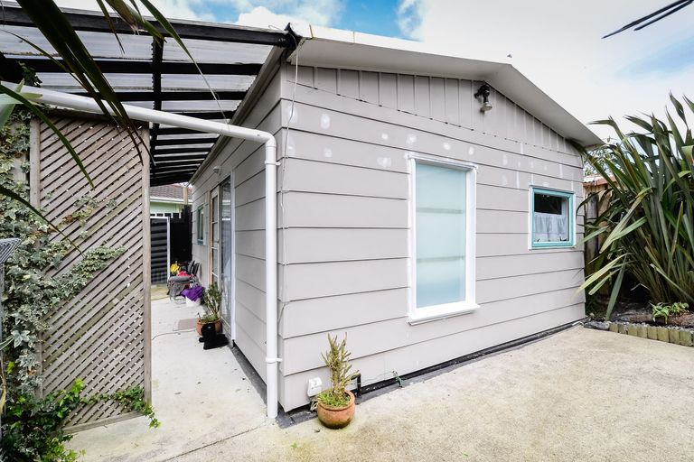 Photo of property in 49a Helena Street, Massey, Auckland, 0614