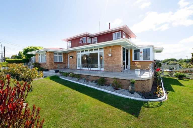 Photo of property in 42 Forest Lake Road, Forest Lake, Hamilton, 3200