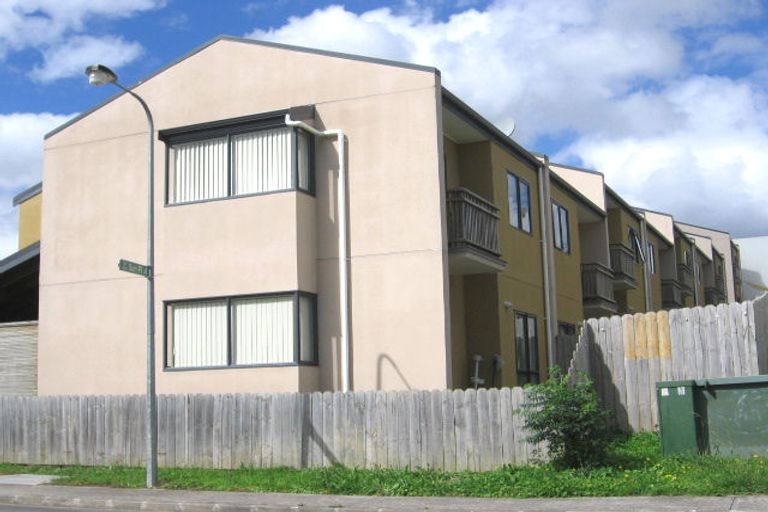 Photo of property in 33 Rakich Place, Henderson, Auckland, 0612