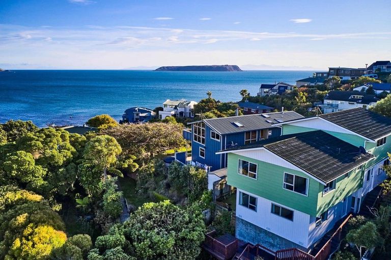 Photo of property in 18 Gordon Road, Plimmerton, Porirua, 5026