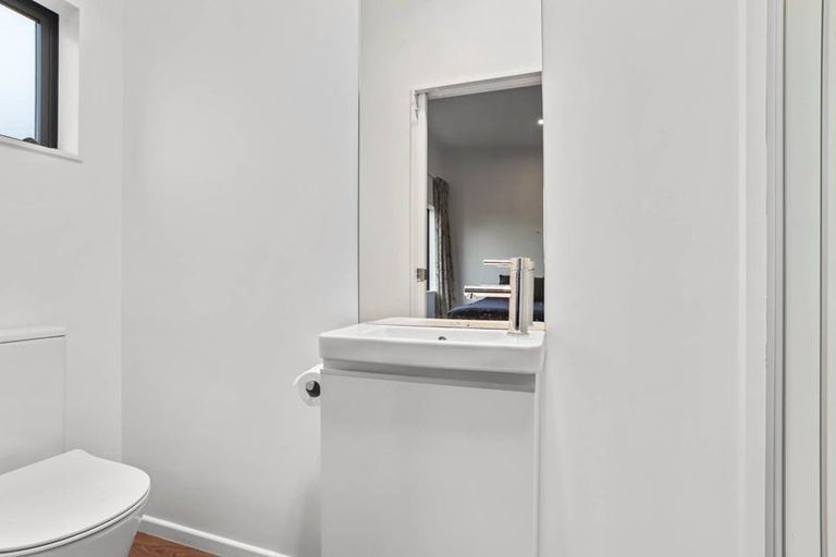 Photo of property in 4d Wattle Road, Sunnyvale, Auckland, 0612