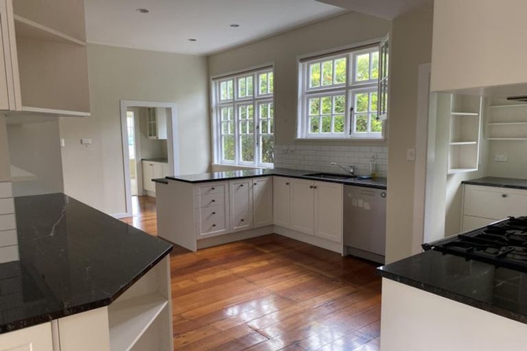 Photo of property in 9 Wadestown Road, Wadestown, Wellington, 6012