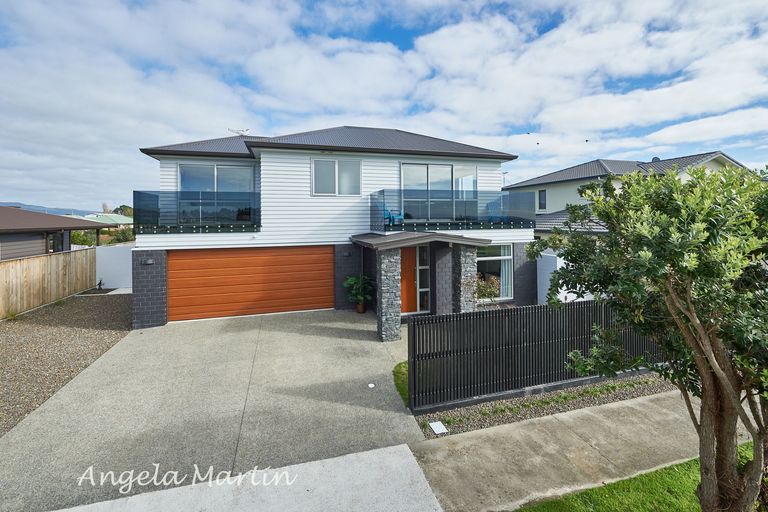 Photo of property in 140 Ruapehu Drive, Fitzherbert, Palmerston North, 4410