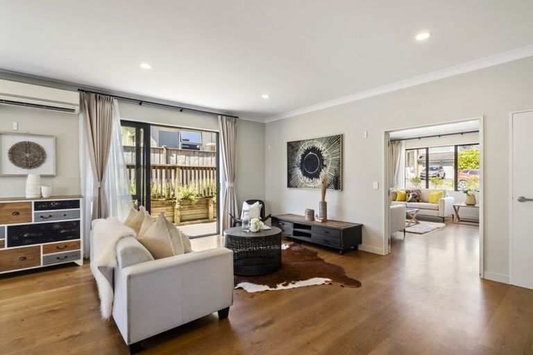 Photo of property in 17 Oak Bark Drive, Schnapper Rock, Auckland, 0632