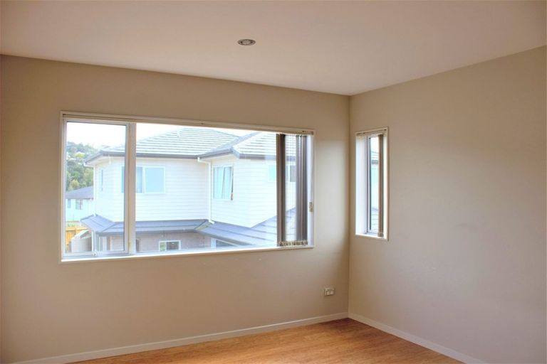 Photo of property in 76a Tamahere Drive, Glenfield, Auckland, 0629