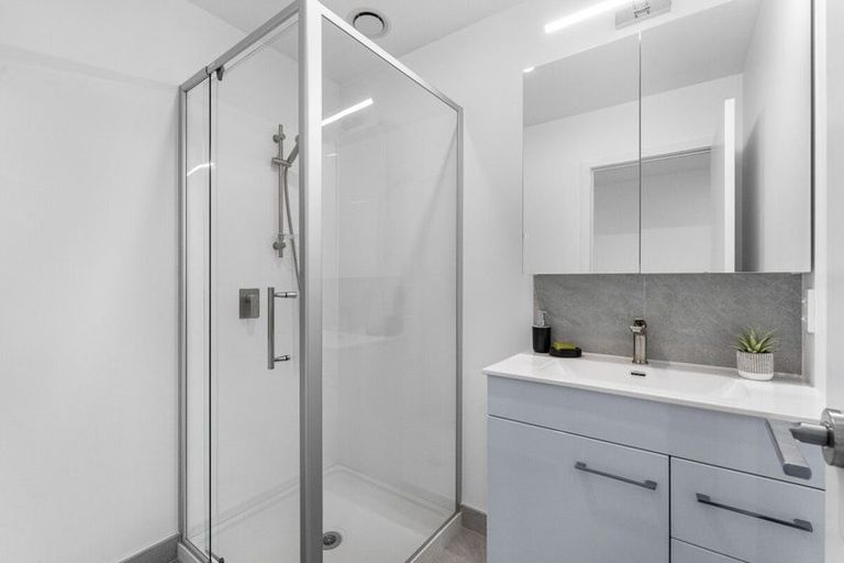 Photo of property in 27 Raukohekohe Road, Wiri, Auckland, 2104