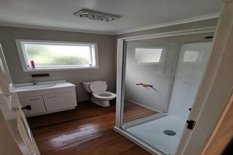 Photo of property in 49a Bruce Mclaren Road, Henderson, Auckland, 0612