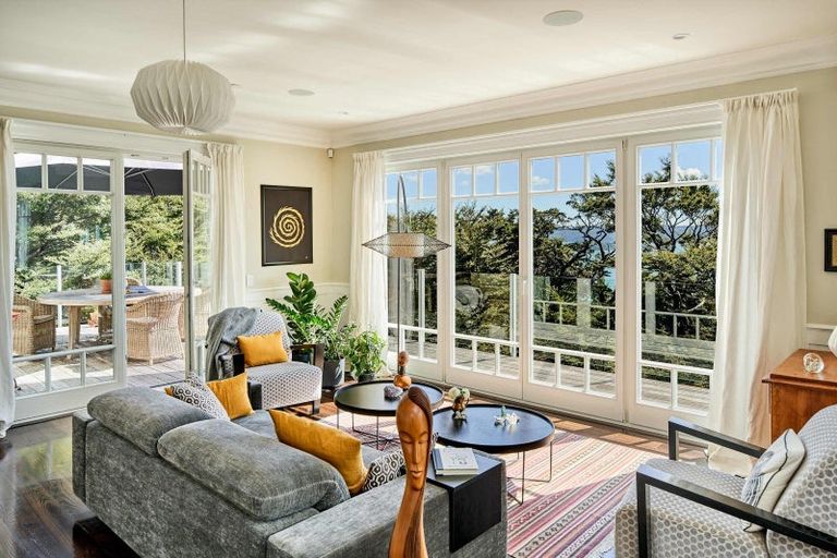 Photo of property in 18 Huia Road, Days Bay, Lower Hutt, 5013