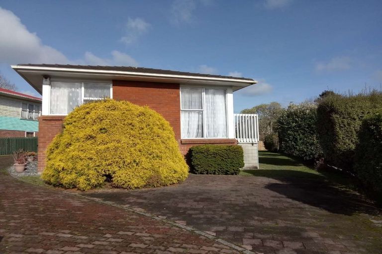 Photo of property in 16 Mawney Road, Henderson, Auckland, 0610