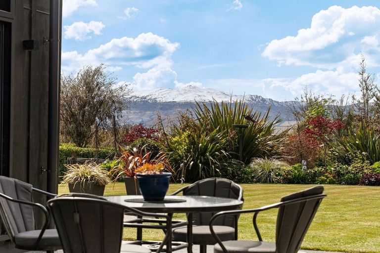 Photo of property in 2 Caithness Court, Jacks Point, Queenstown, 9371